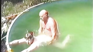 त्यांच्या मादक कपड्याखाली घालायचे आतील कपडे मध्ये Busty लेस्बियन त्यांच्या मांजर चाटत मिळत